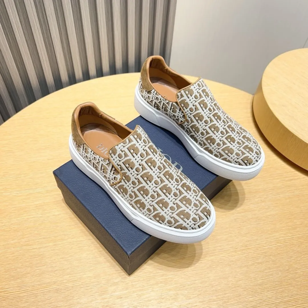 Men's men's shoes💰P380💰[DIOR] Dior's new slip-on shoes🆕Exclusive hot-selling items✨Very comfortable on the feet, fine workmanship Material: Original fabric➕High-quality sheepskin lining + original wear-resistant outsole👍🏻Features: High-end and comfortable, purely handmade to create the perfect shoe that suits you best. Number of yards: 38–45